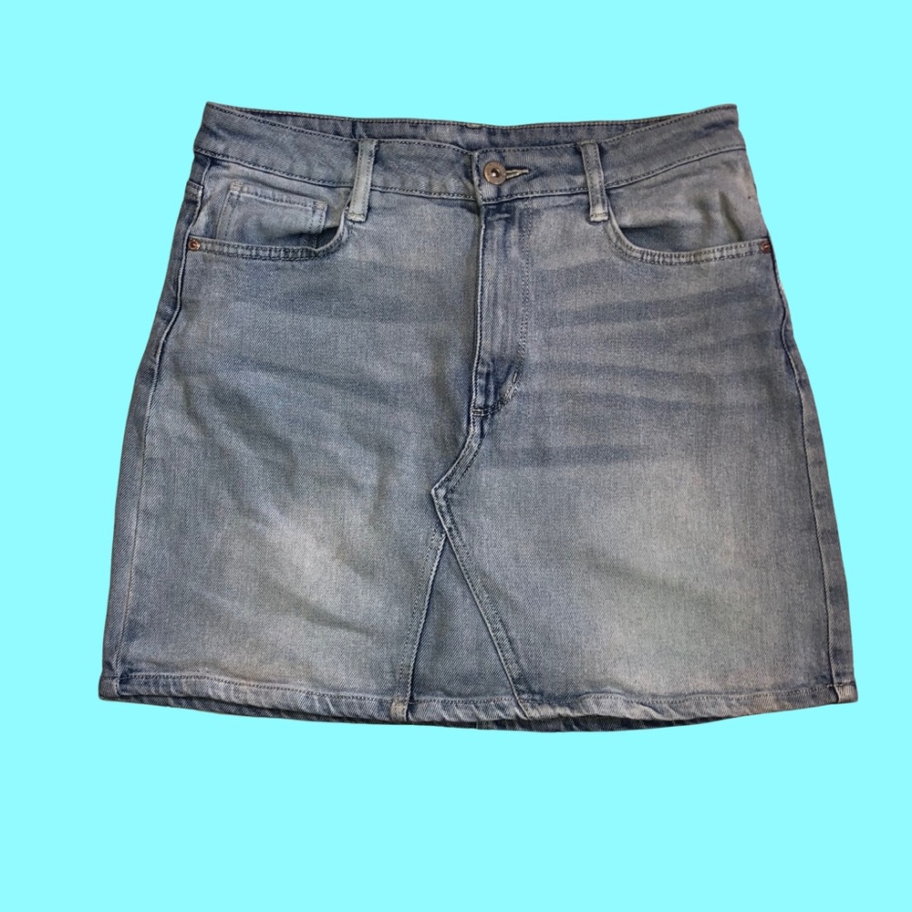 Arizona Jean Company Y2K Chic Light Wash Denim Mini Skirt Size 11 Good Condition